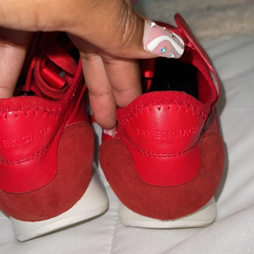 Red shoes - Picture 3 of 4